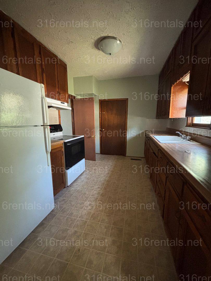 House for rent at 919 W Carr, El Dorado, KS 67042