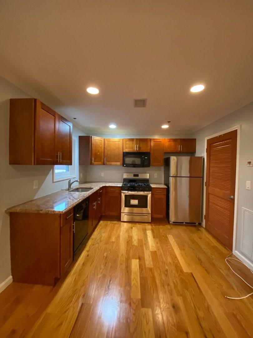 Apartment for rent at 4115 Park Ave, Union City, NJ 07087