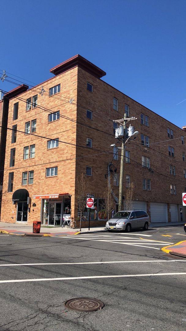 Apartment for rent at 4115 Park Ave, Union City, NJ 07087