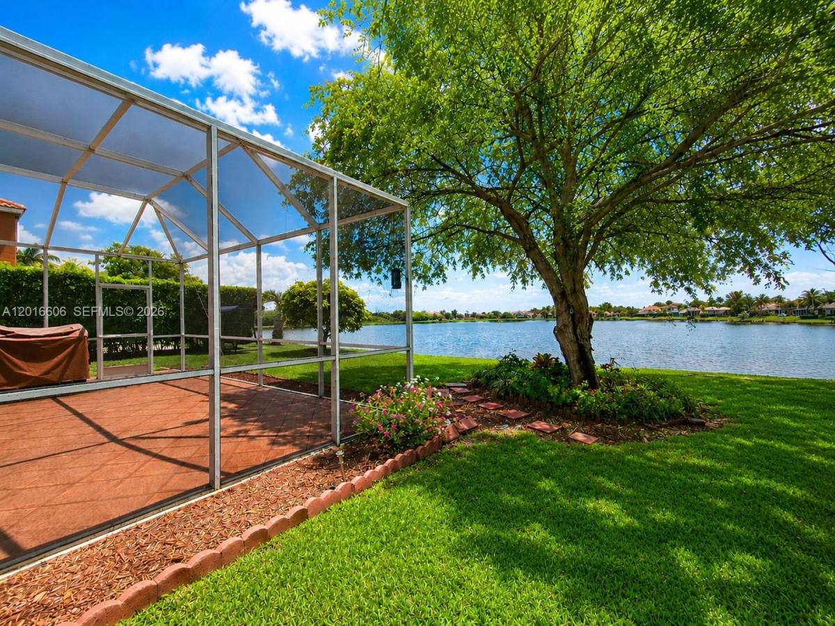 House for rent at 963 Falling Water Rd, Fort Lauderdale, FL 33326