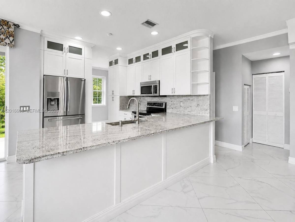 House for rent at 963 Falling Water Rd, Fort Lauderdale, FL 33326
