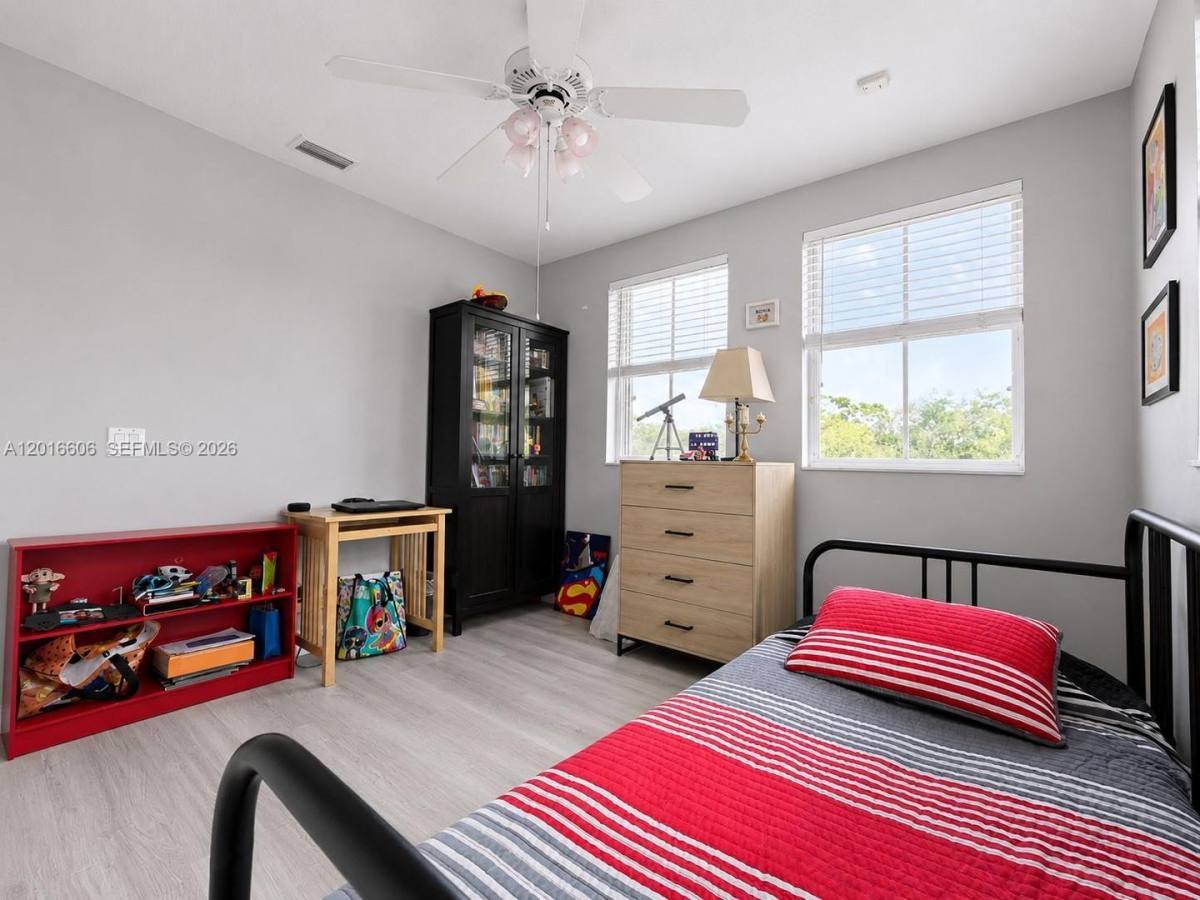 House for rent at 963 Falling Water Rd, Fort Lauderdale, FL 33326