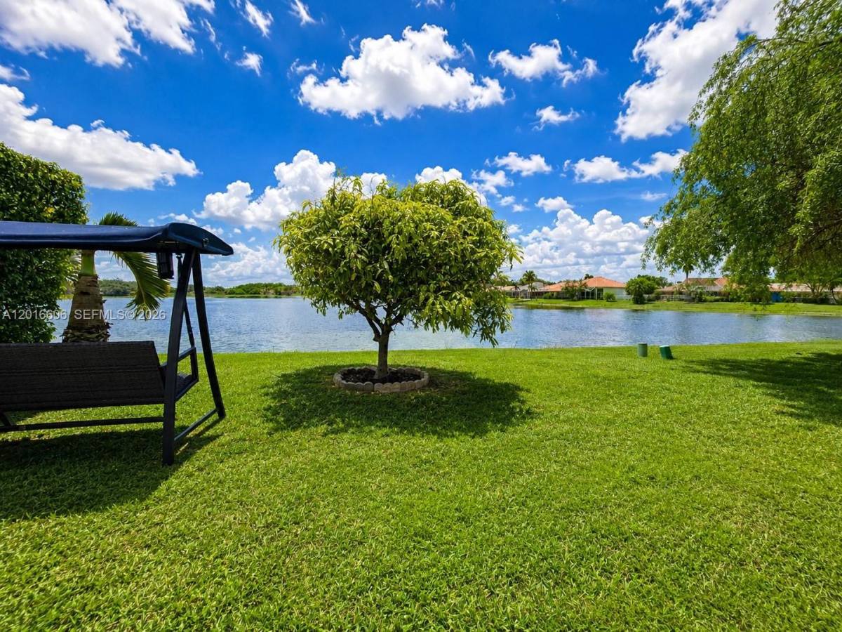 House for rent at 963 Falling Water Rd, Fort Lauderdale, FL 33326