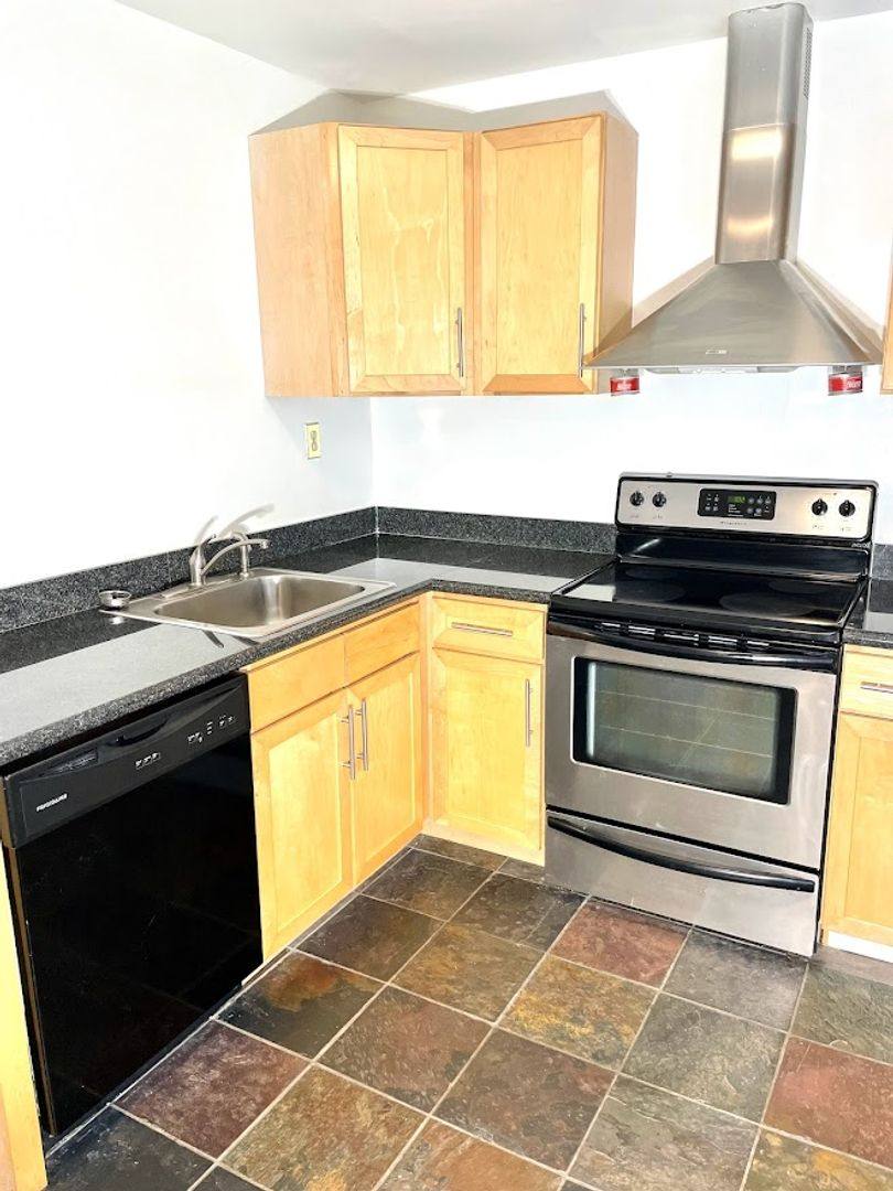 Townhouse for rent at 1007 W Nine Mile Rd, Henrico, VA 23075