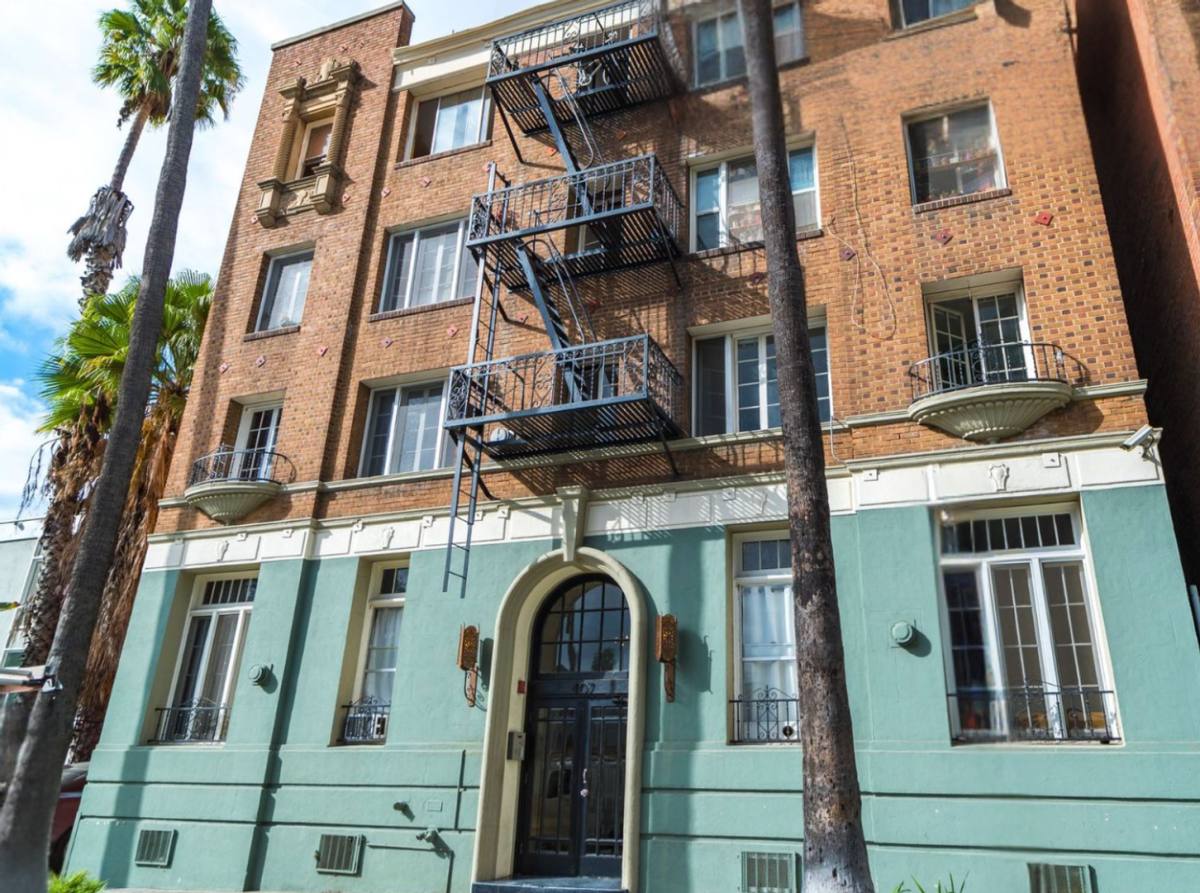 Apartment for rent at 407 S Kenmore Ave, Los Angeles, CA 90020