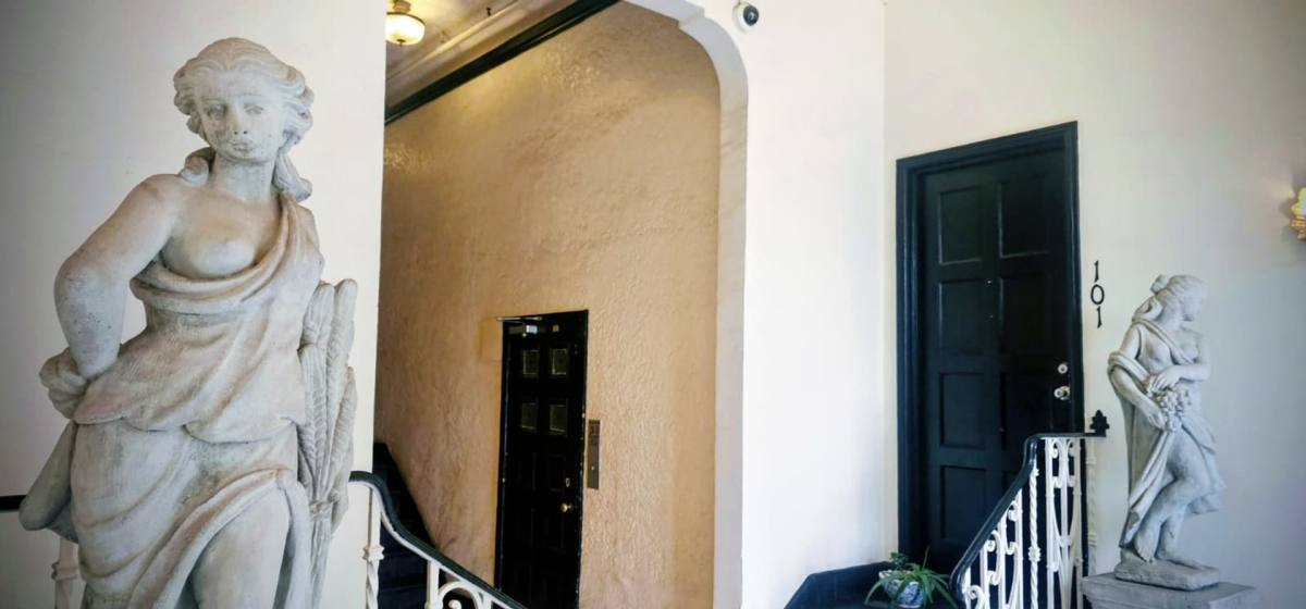 Apartment for rent at 407 S Kenmore Ave, Los Angeles, CA 90020