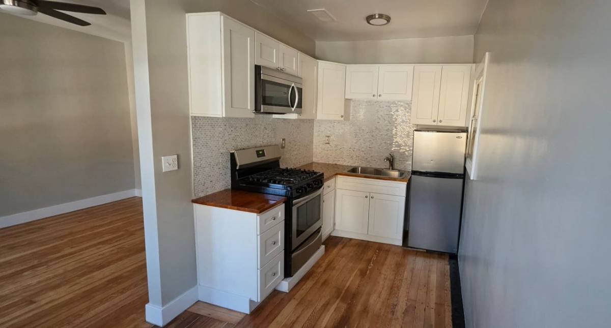 Apartment for rent at 407 S Kenmore Ave, Los Angeles, CA 90020