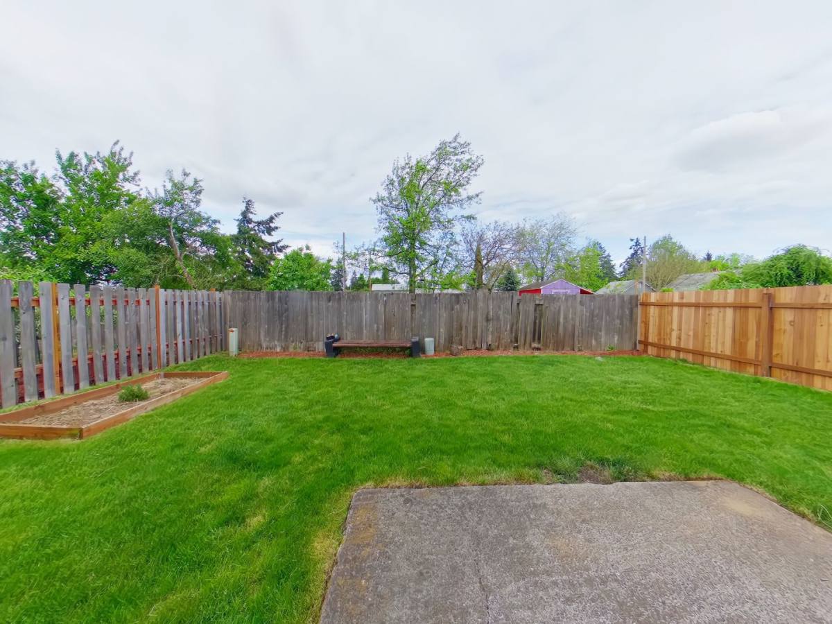 Apartment for rent at 1455 1457 R St, Springfield, OR 97477