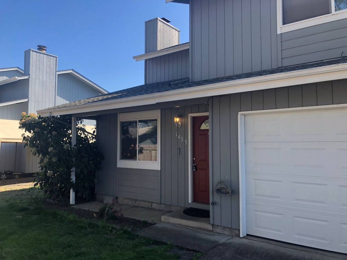 Apartment for rent at 1455 1457 R St, Springfield, OR 97477