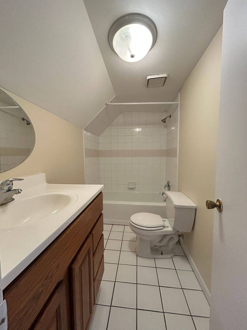 Apartment for rent at 418 St Charles, Elgin, IL 60120
