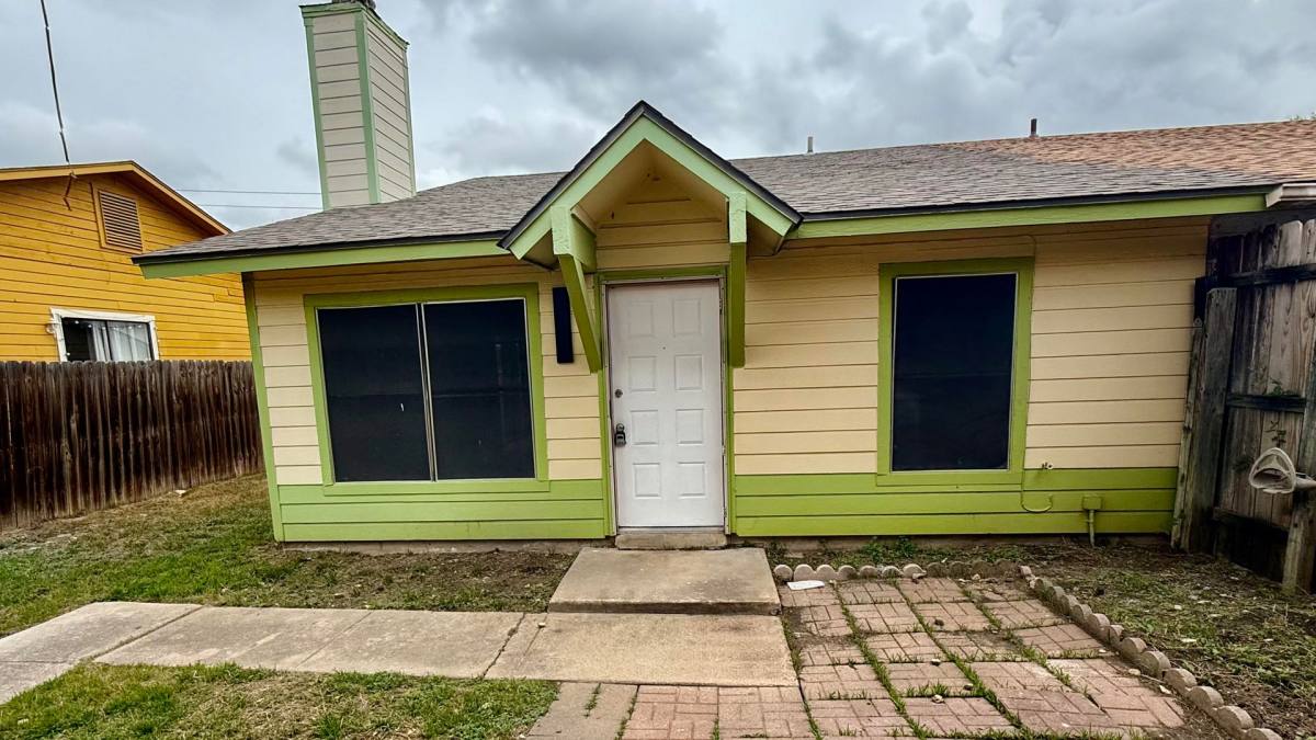 Townhouse for rent at 8416 Dixon Ridge, San Antonio, TX 78239