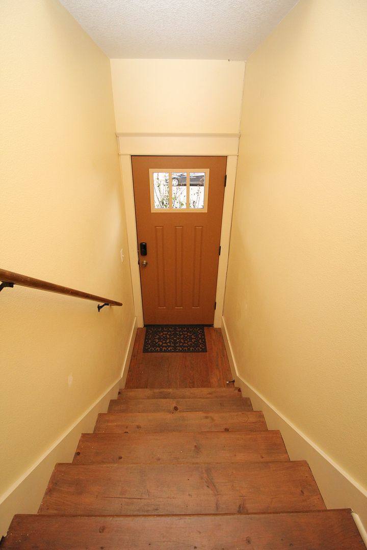 Apartment for rent at 4033 SE Hawthorne Blvd, Portland, OR 97214