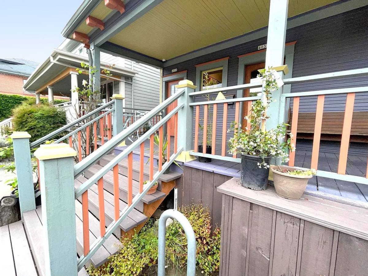 Apartment for rent at 4033 SE Hawthorne Blvd, Portland, OR 97214