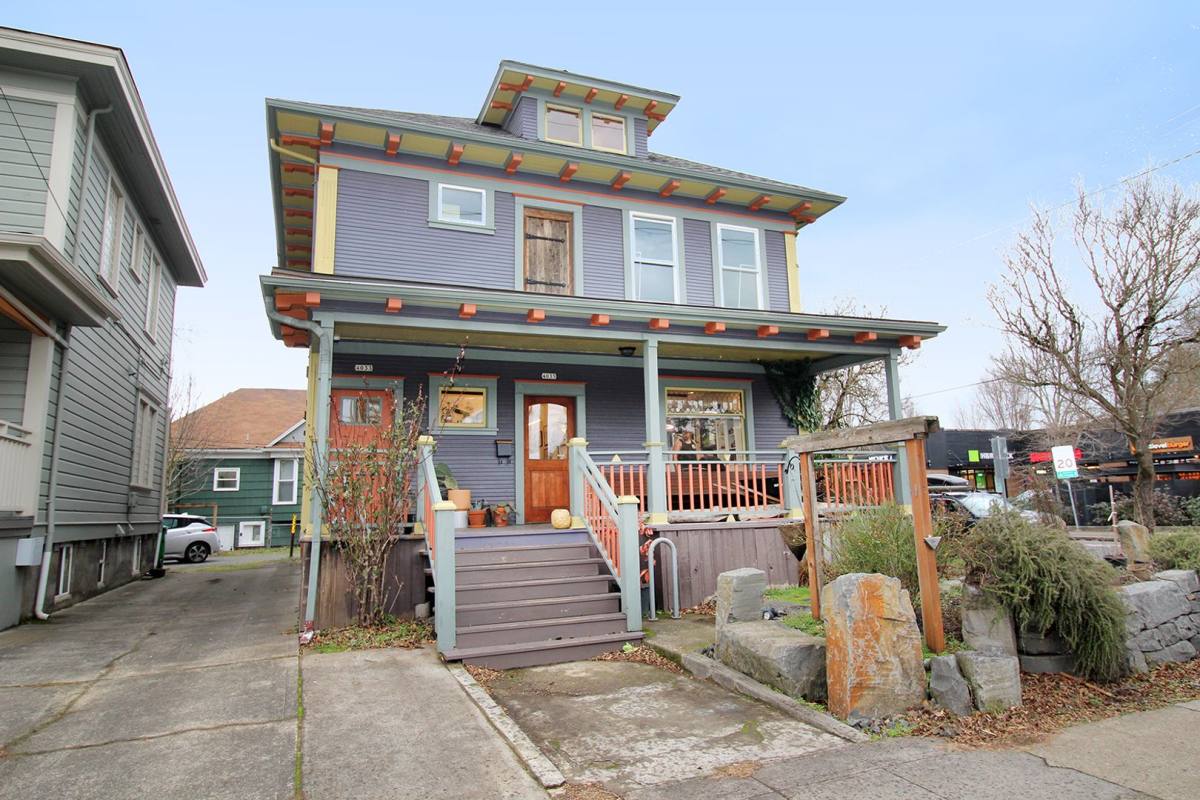 Apartment for rent at 4033 SE Hawthorne Blvd, Portland, OR 97214