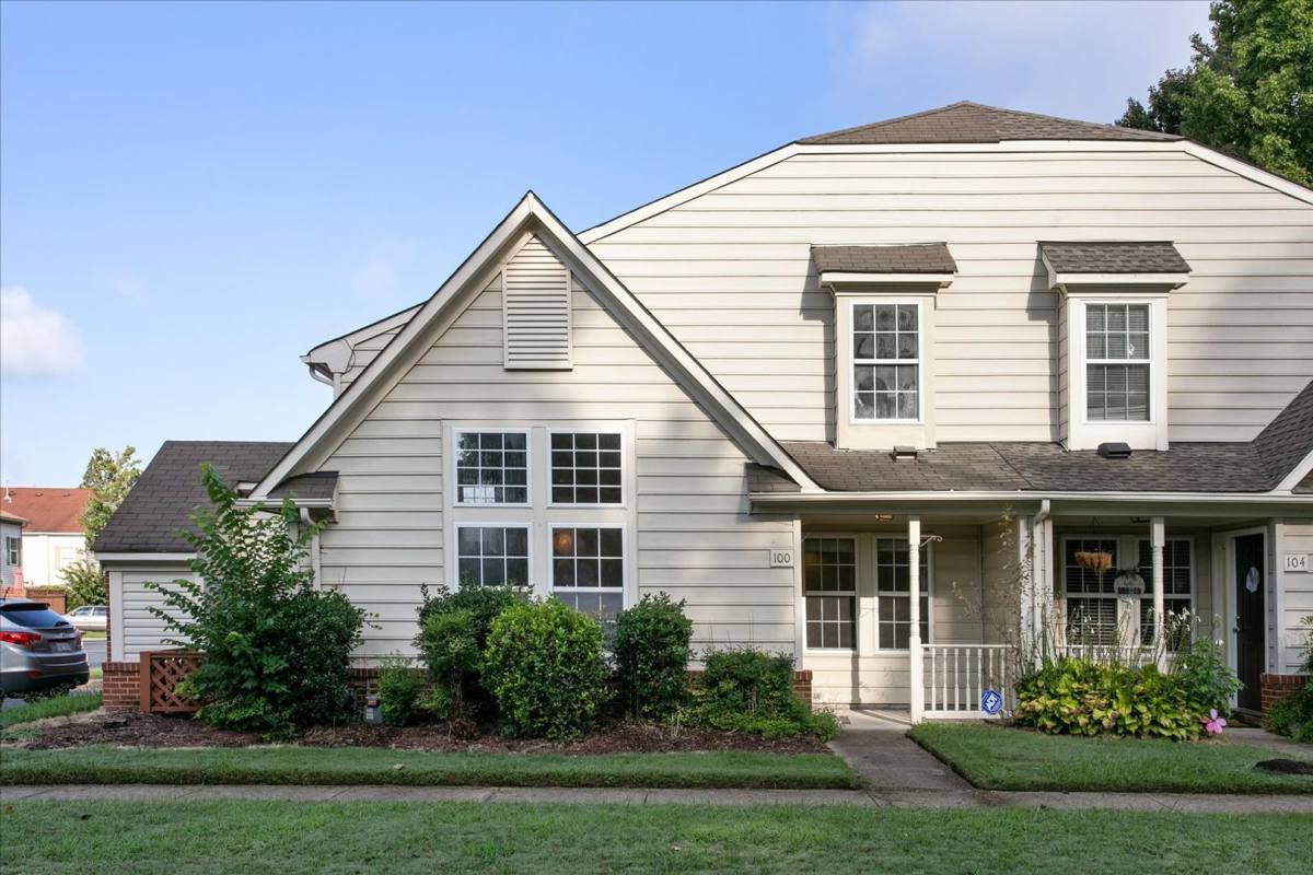 Townhouse for rent at 100 Post Oak Rd, Yorktown, VA 23693