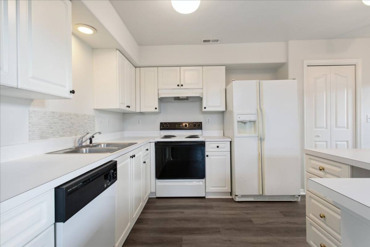 Townhouse for rent at 100 Post Oak Rd, Yorktown, VA 23693