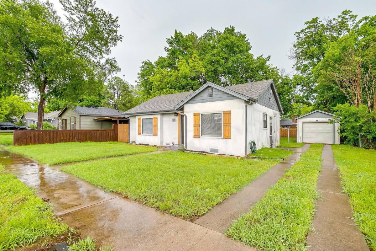 House for rent at 823 College St, Cleburne, TX 76033
