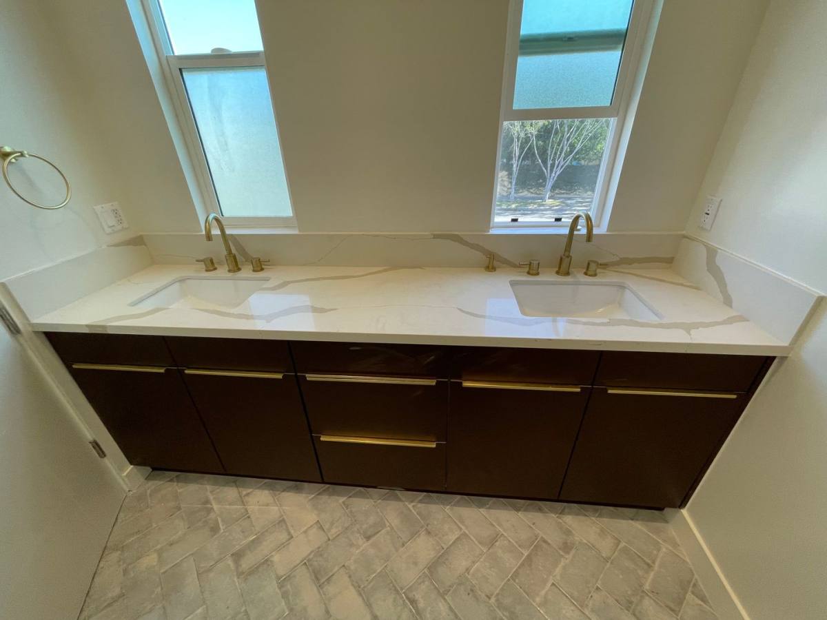 Apartment for rent at 266 S Mansfield Ave, Los Angeles, CA 90036