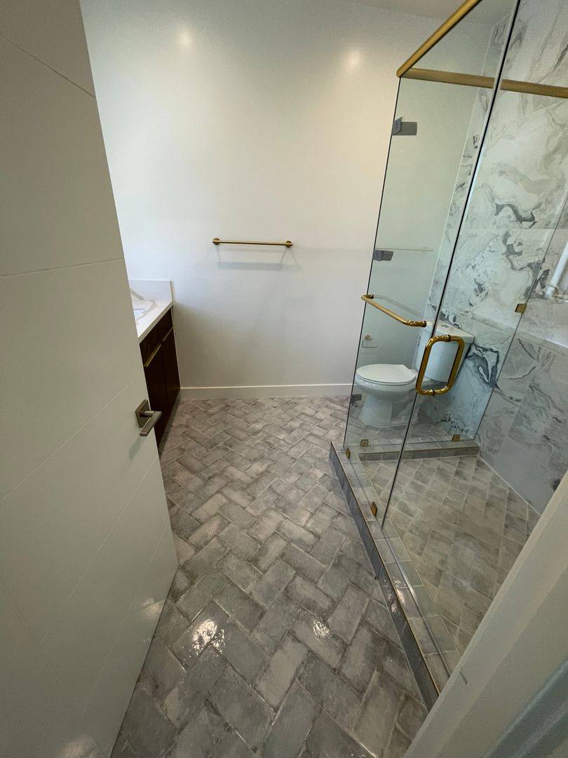 Apartment for rent at 266 S Mansfield Ave, Los Angeles, CA 90036