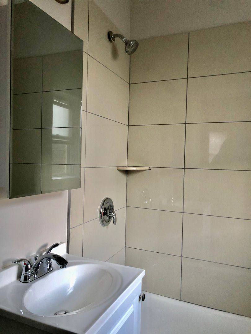 Apartment for rent at 2933-35 N Hamlin Ave, Chicago, IL 60618