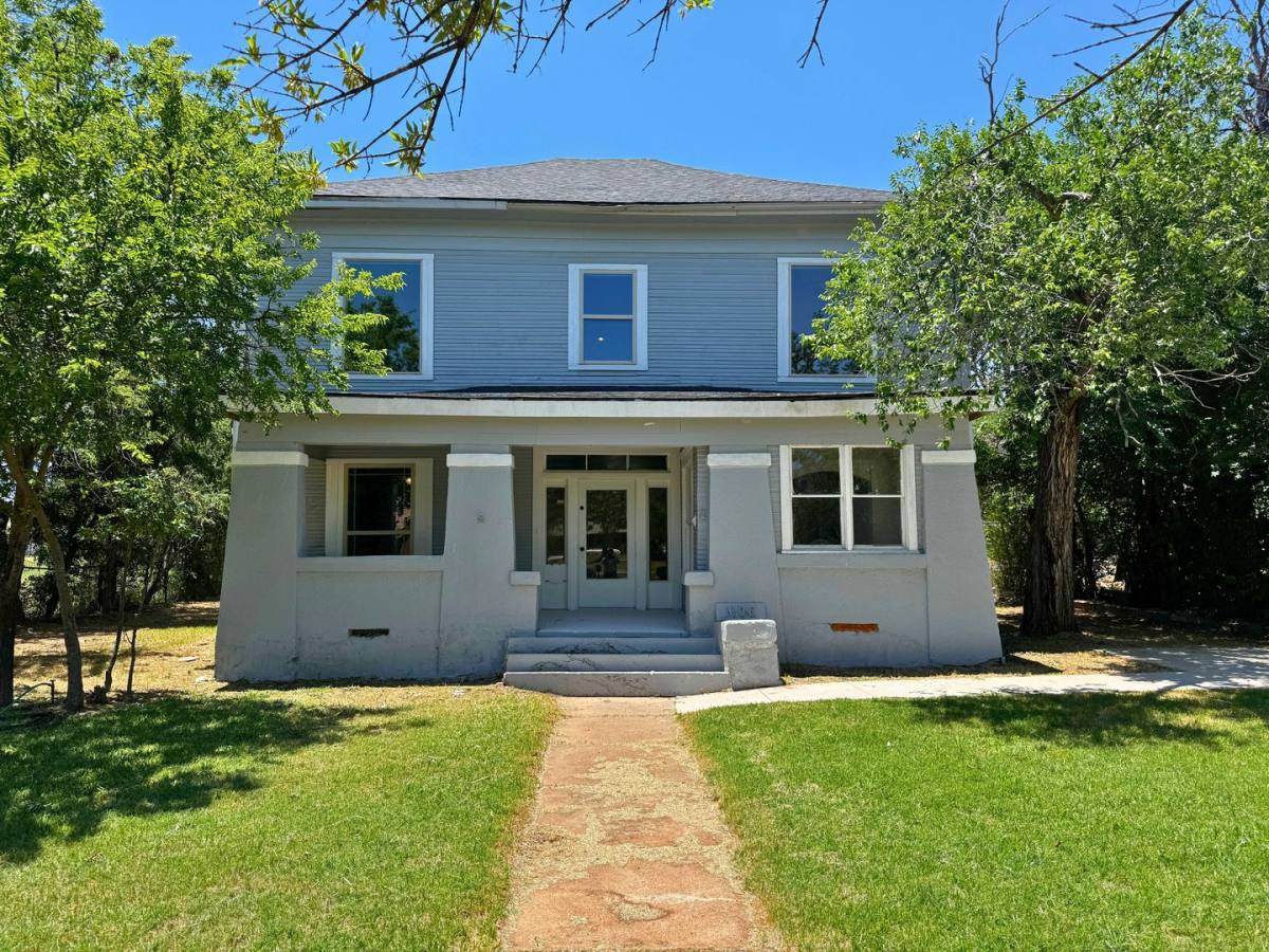 House for rent at 1106 Burnett St, Wichita Falls, TX 76301