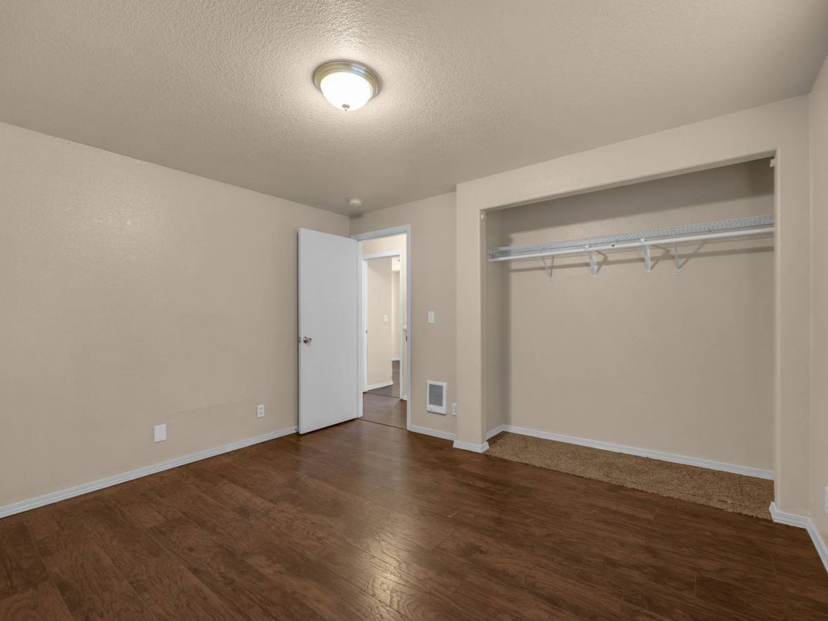 Apartment for rent at 228 25th Ave, Longview, WA 98632