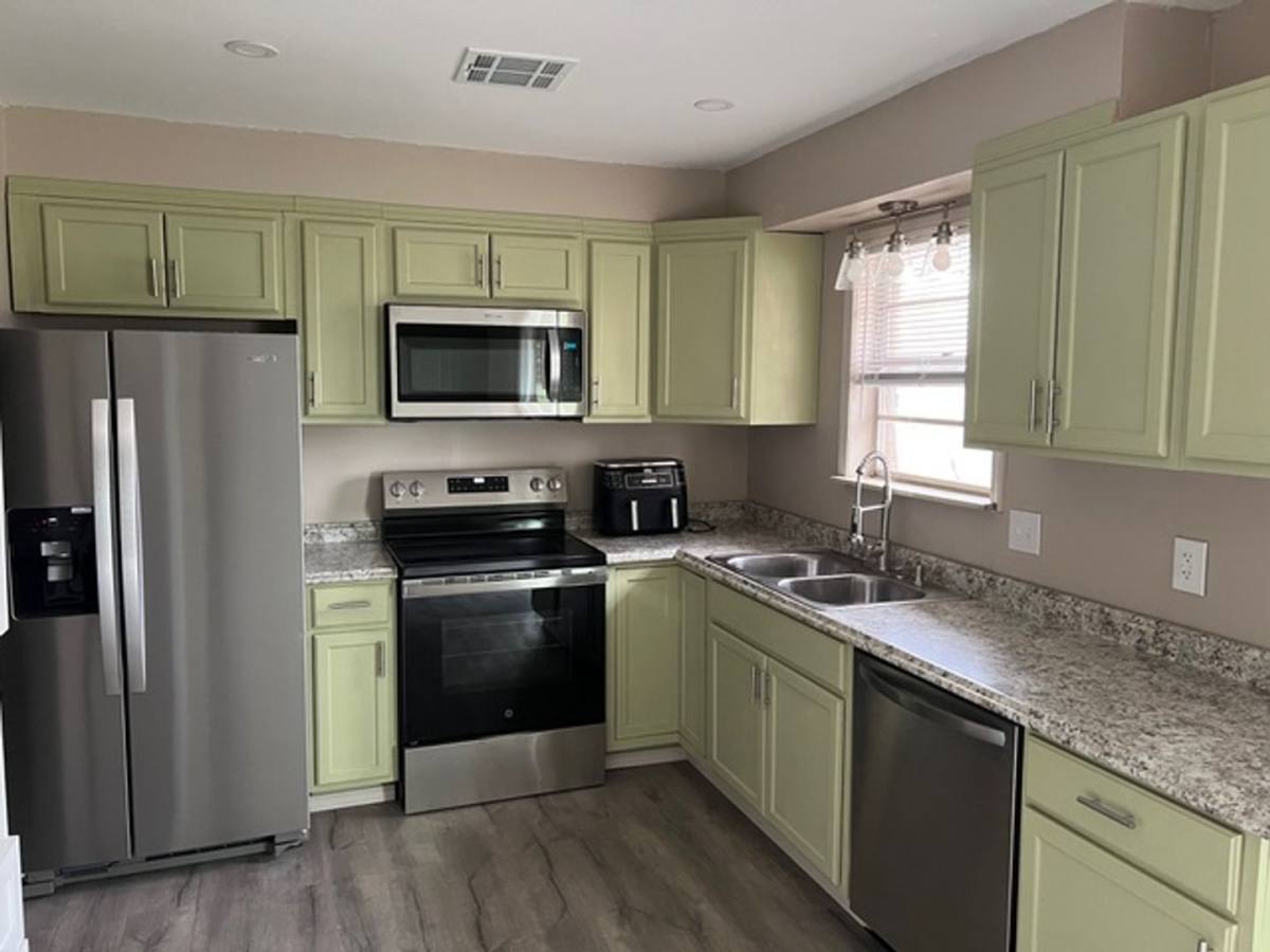 House for rent at 1713 Iowa St, Norman, OK 73069