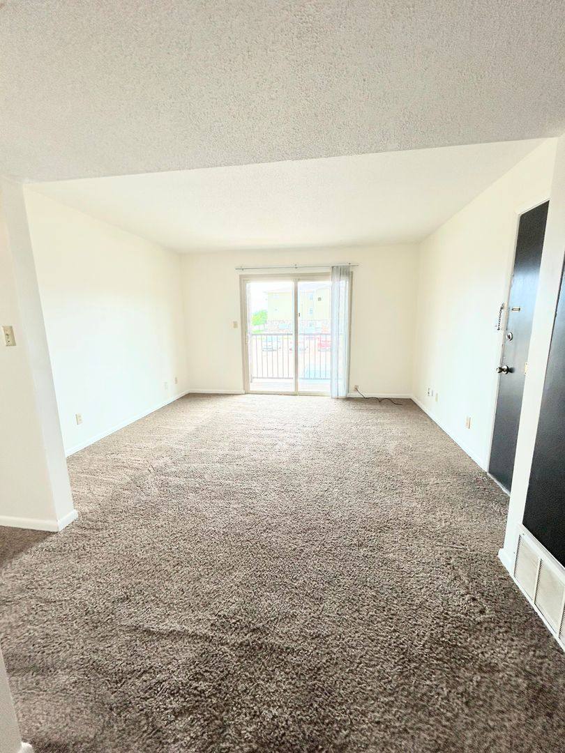 Apartment for rent at 103 E 7th Ave, South Hutchinson, KS 67505