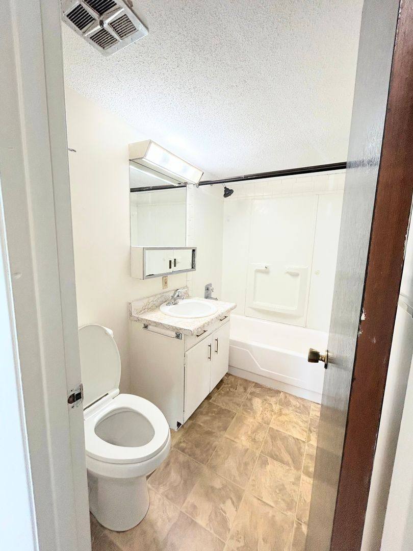 Apartment for rent at 103 E 7th Ave, South Hutchinson, KS 67505