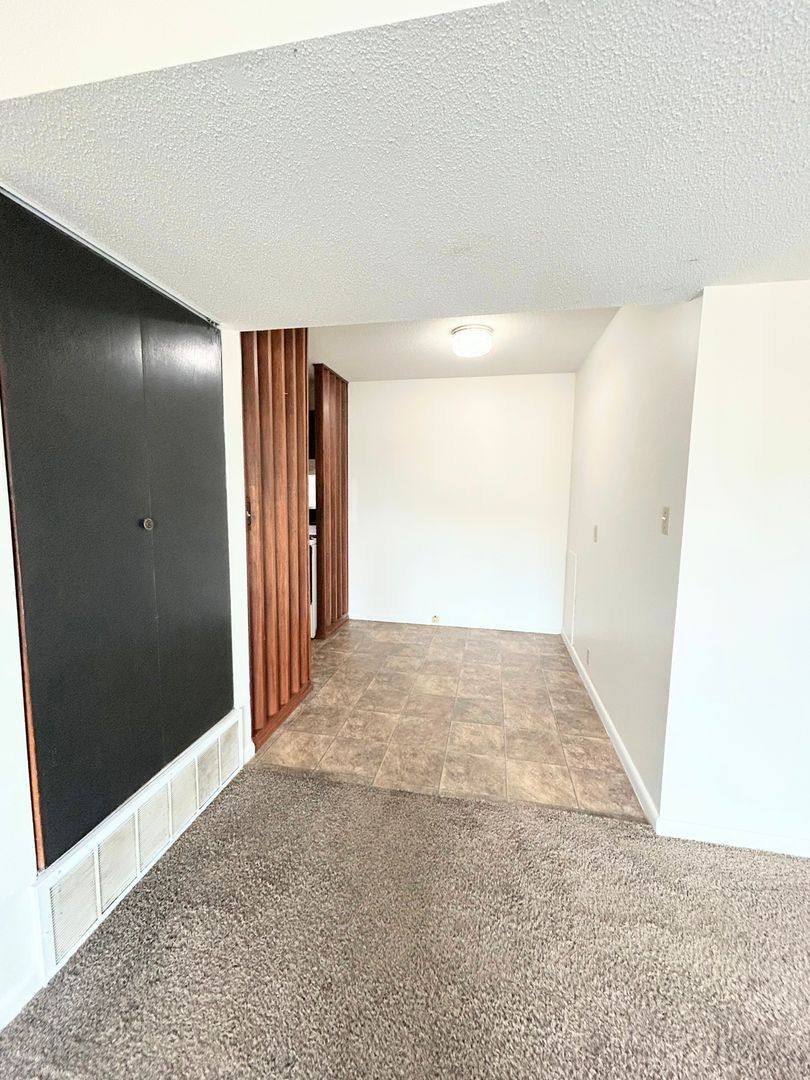 Apartment for rent at 103 E 7th Ave, South Hutchinson, KS 67505