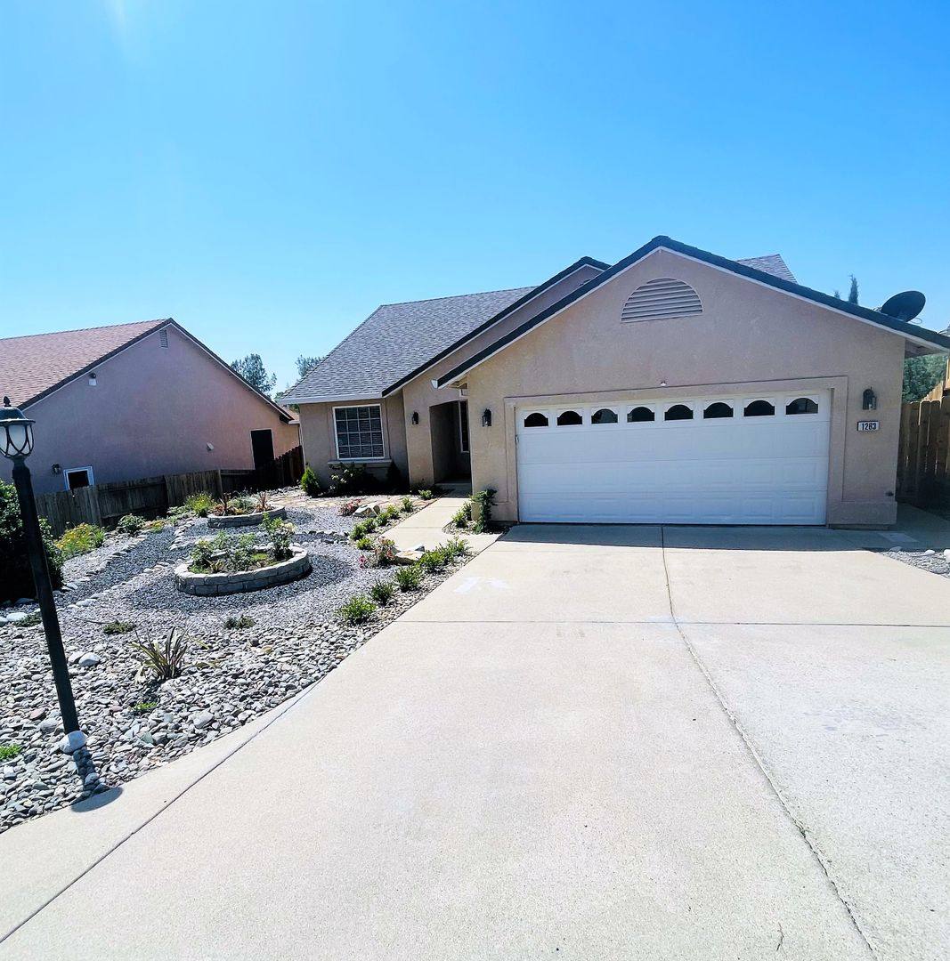 House for rent at 1263 Snowcap Trail, Redding, CA 96003