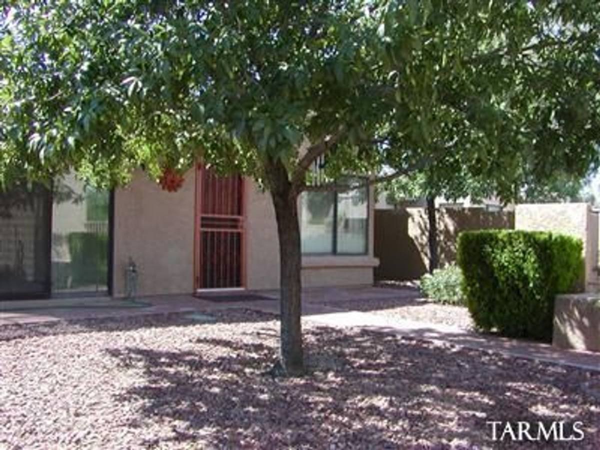 Townhouse for rent at 4478 E Kleindale Rd, Tucson, AZ 85712