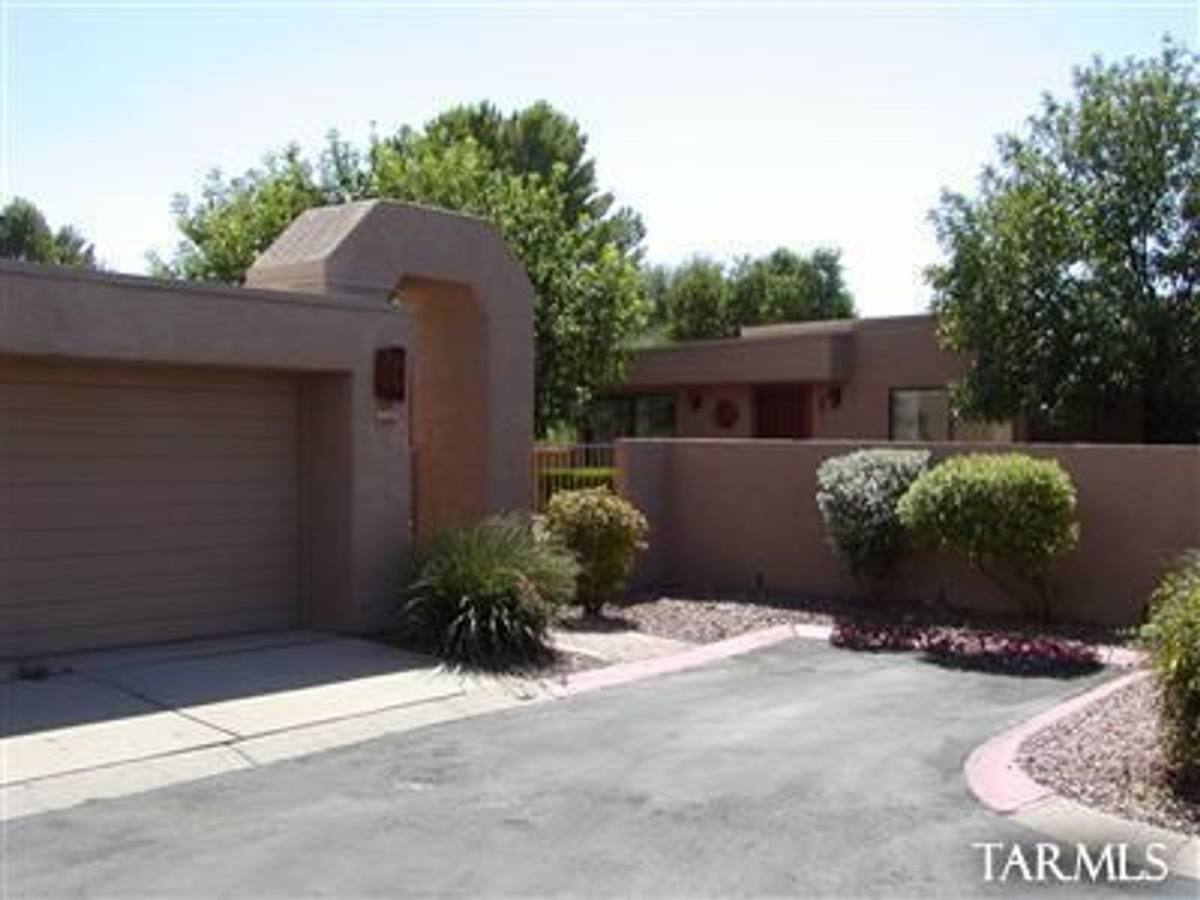Townhouse for rent at 4478 E Kleindale Rd, Tucson, AZ 85712