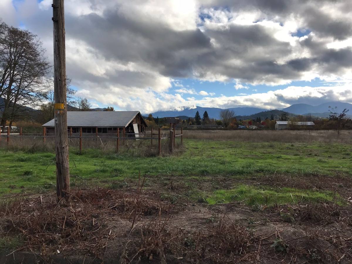 House for rent at 2133 Upper River Rd, Grants Pass, OR 97526