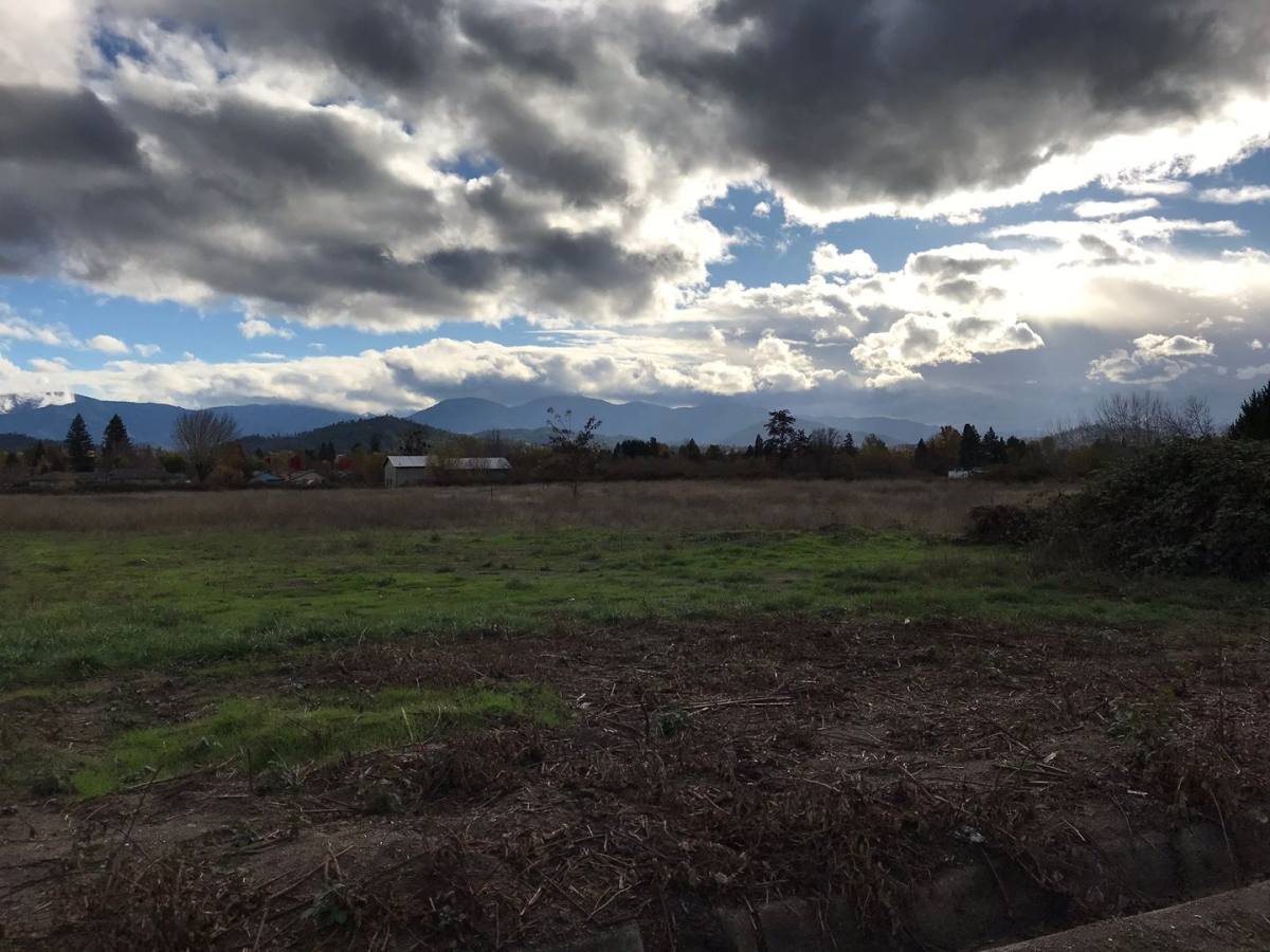 House for rent at 2133 Upper River Rd, Grants Pass, OR 97526