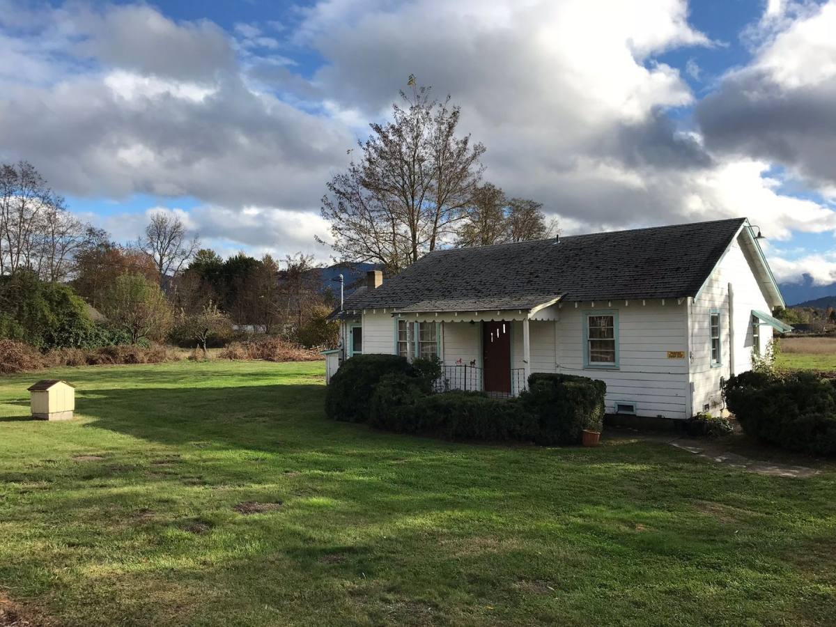 House for rent at 2133 Upper River Rd, Grants Pass, OR 97526