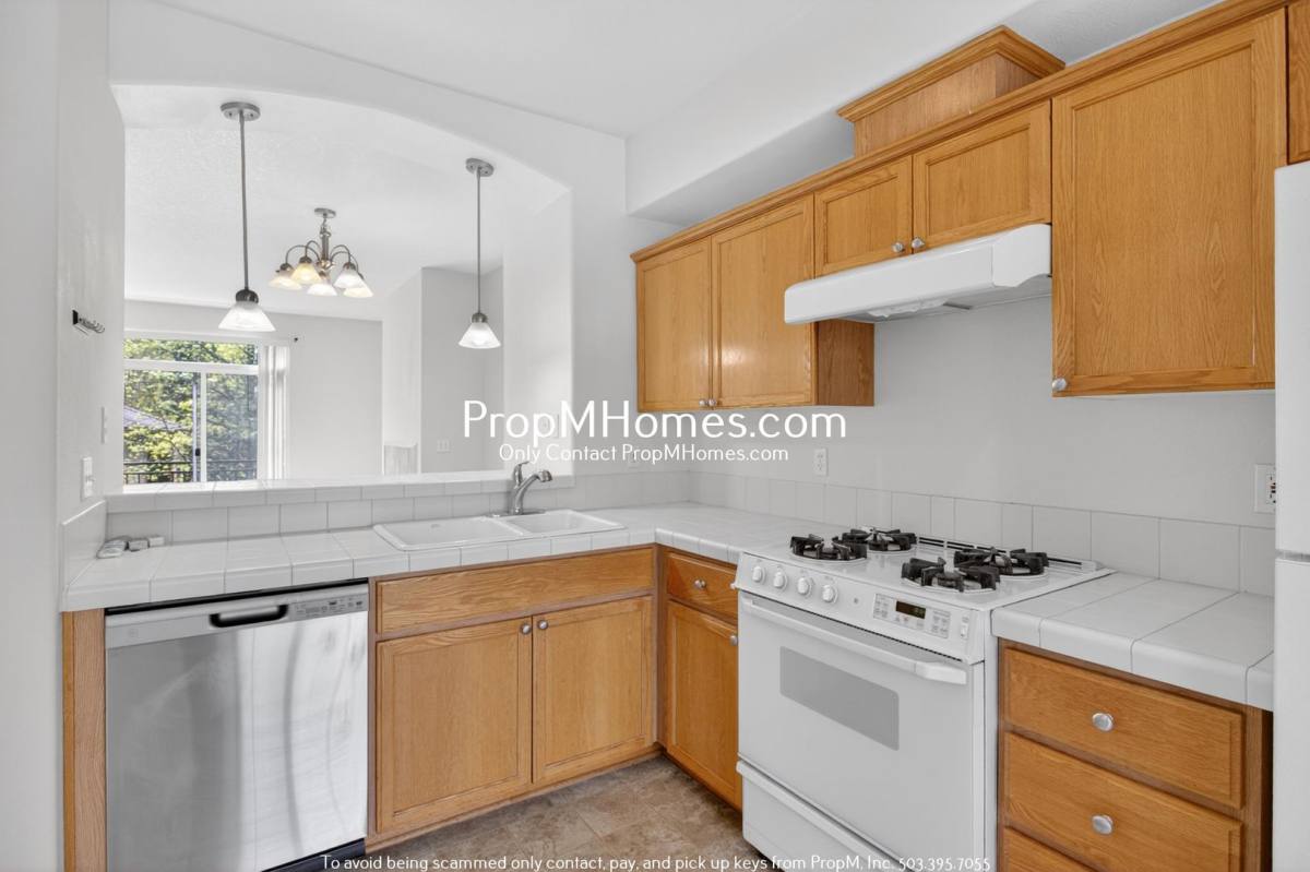 Townhouse for rent at 17042 SW Berkeley Lane, Beaverton, OR 97003