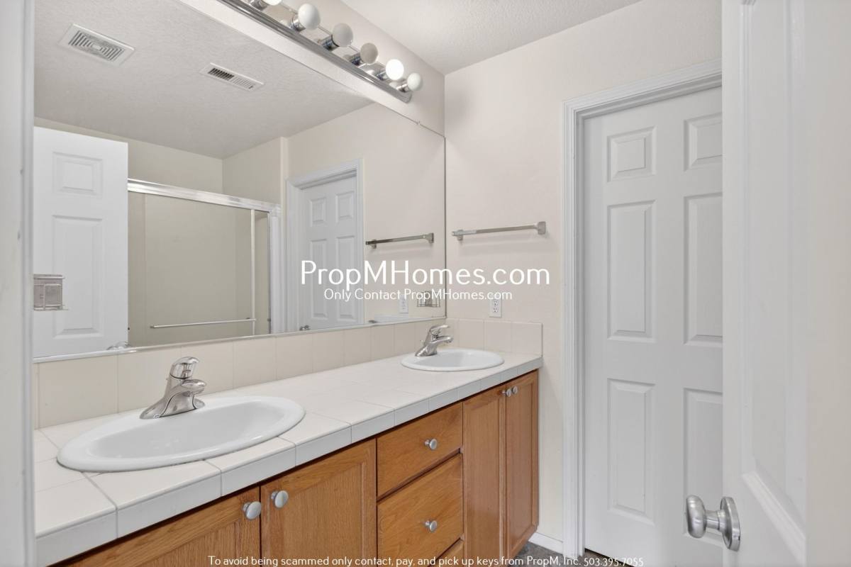 Townhouse for rent at 17042 SW Berkeley Lane, Beaverton, OR 97003