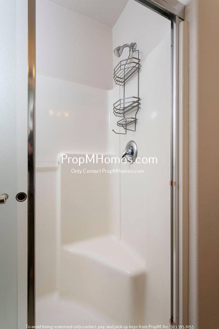 Townhouse for rent at 17042 SW Berkeley Lane, Beaverton, OR 97003