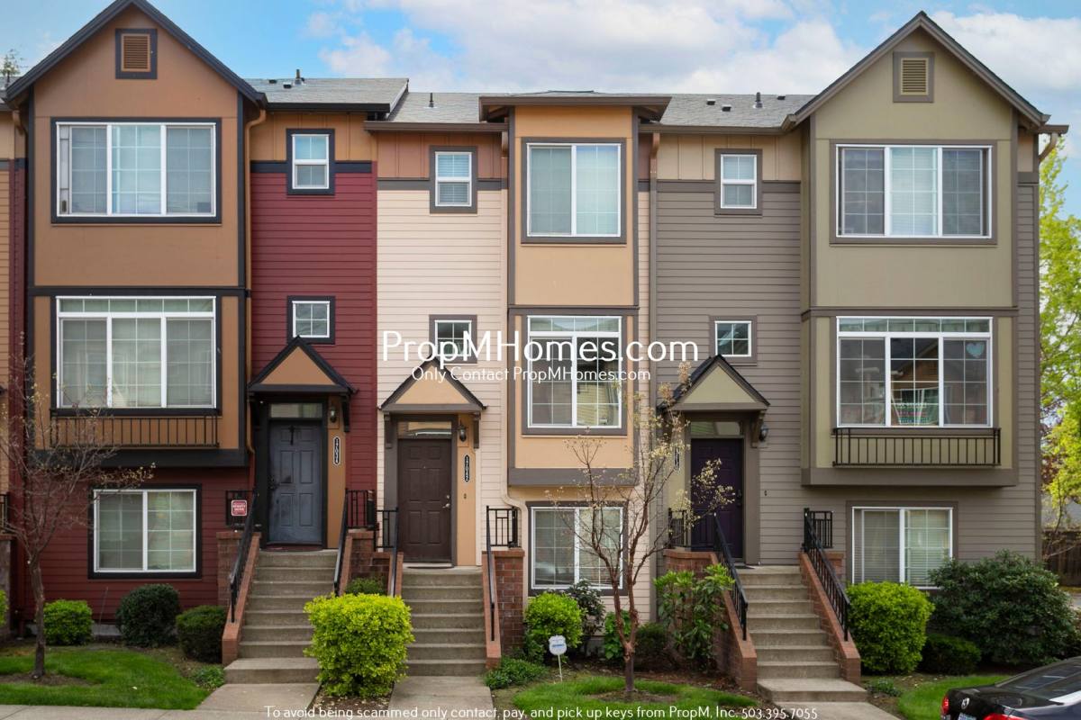 Townhouse for rent at 17042 SW Berkeley Lane, Beaverton, OR 97003