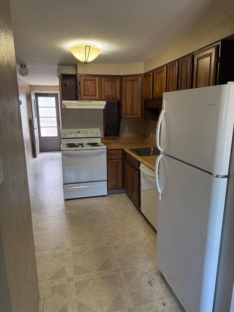 Apartment for rent at 321 323 10th Ave, Longmont, CO 80501