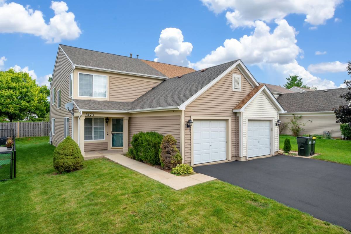 Townhouse for rent at 3173 Impressions Dr, Lake In the Hills, IL 60156