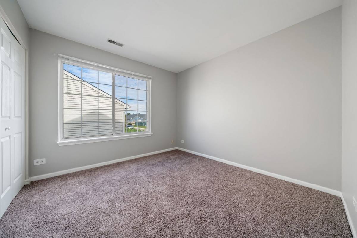 Townhouse for rent at 3173 Impressions Dr, Lake In the Hills, IL 60156