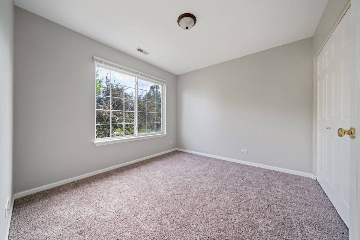 Townhouse for rent at 3173 Impressions Dr, Lake In the Hills, IL 60156