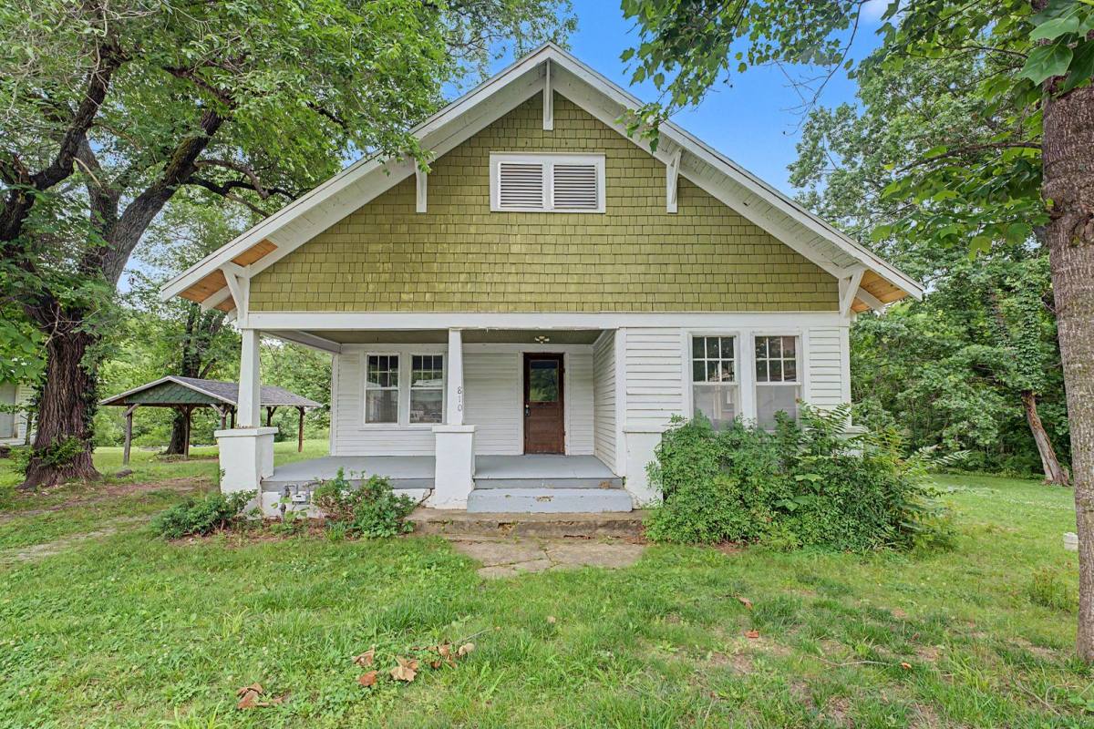House for rent at 810 King Ave, Pineville, MO 64856