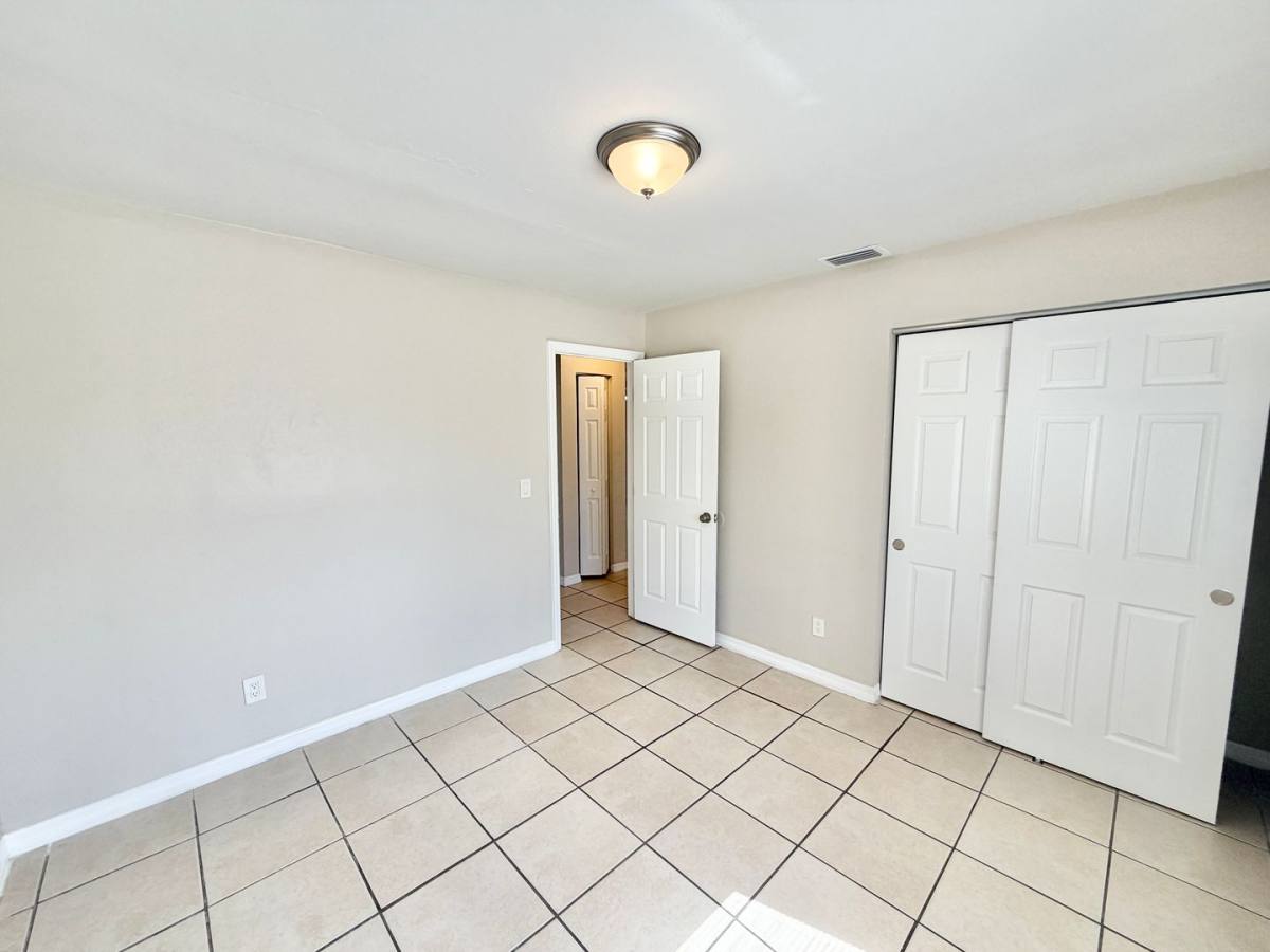 Apartment for rent at 1800-1880 Sunshine Blvd, Naples, FL 34116