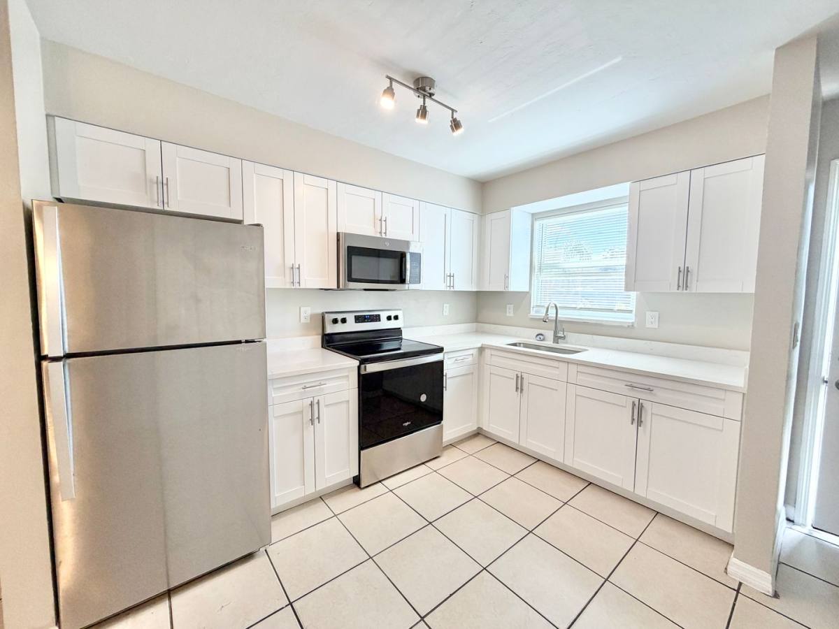 Apartment for rent at 1800-1880 Sunshine Blvd, Naples, FL 34116