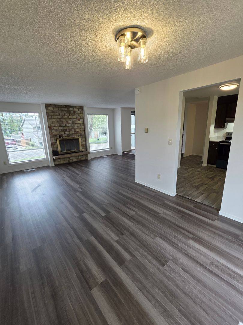 House for rent at 21627 127th Place SE, Kent, WA 98031