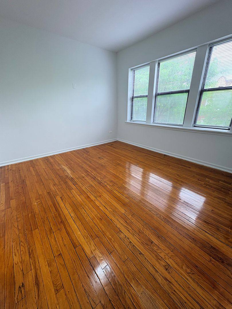 Apartment for rent at 4945 W Monroe St, Chicago, IL 60644