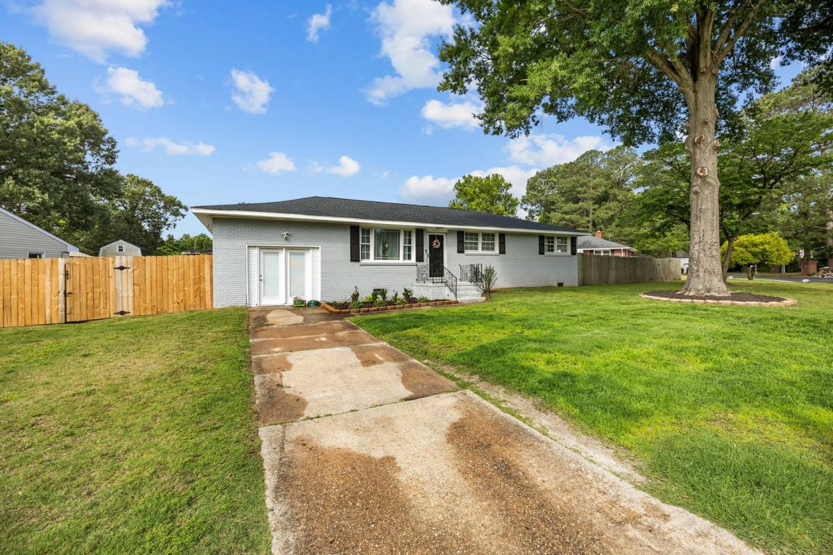 House for rent at 2001 Angora Dr, Chesapeake, VA 23325